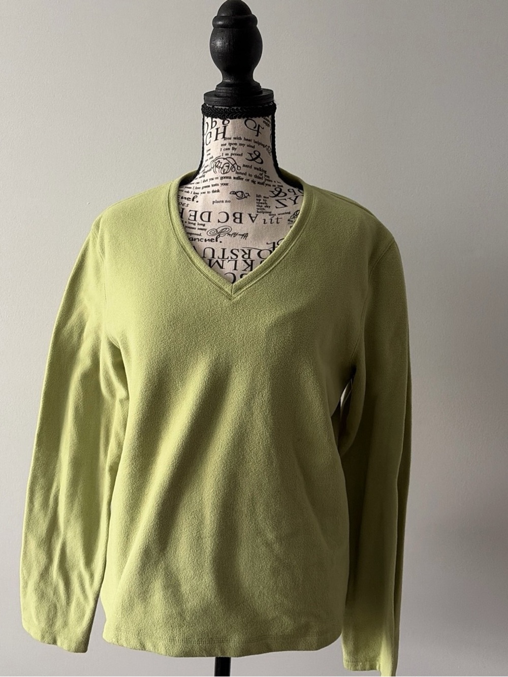 V-Neck Sweater in Light Green